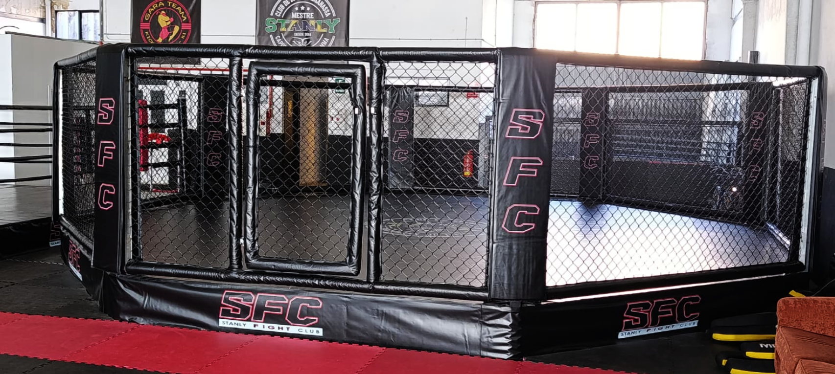 Octógono profesional 9×9 m² para MMA – Club de Lucha Massanassa